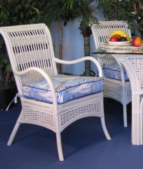 Chaise de salle à manger en rotin tressé côtier avec coussin bleu océan